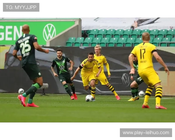 阿什拉夫踩踏染红，VAR介入引爆点球争议